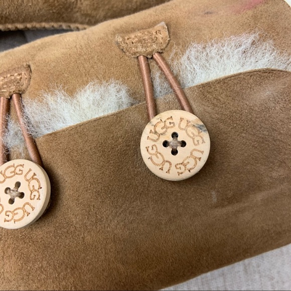 UGG Girls' Bailey Button Triplet II Boots - Picture 8 of 15